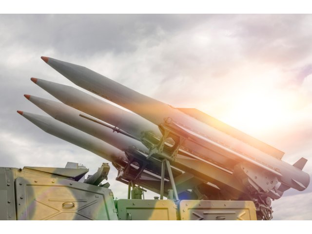 Medvedev amenință lumea cu armele nucleare. „Rusia are dreptul să le folosească”