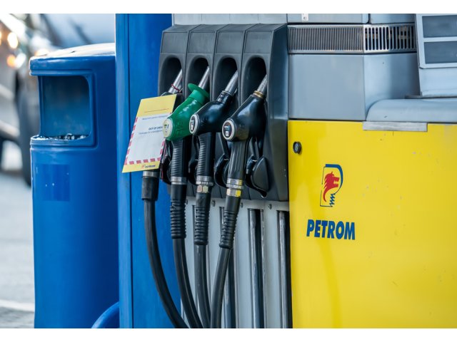 Motorina a scăzut drastic. Prețul benzinei și motorinei în România, 8...