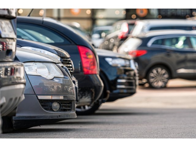 București: Amenzi și blocarea mașinilor pentru șoferii care parchează...
