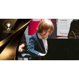 Cine e David Dumitrescu, pianistul de doar 12 ani care l-a amuțit cu talentul său pe Florin Piersic