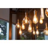 Iluminatul &icirc;n casă: 3 tipuri de lumină care &icirc;ți fac casa de revistă