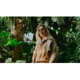 Trench, parka și denim: eleganța relaxată a noului sezon