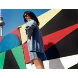 Colecția vestimentară care &icirc;mbină &icirc;ncrederea și puterea pieselor vestimentare 