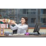 5 aspecte de care să ții cont c&acirc;nd alegi cadoul pentru colegul de birou