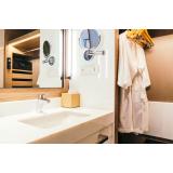 5 metode prin care poți c&acirc;știga spațiu &icirc;ntr-o baie sub 4 metri pătrați