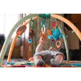 De ce bebelușii care se joacă la sol dezvoltă empatia mai repede. Și ce &icirc;nseamnă asta mai t&acirc;rziu