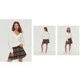 De ce să incluzi fusta plisată &icirc;n outfit-urile tale?