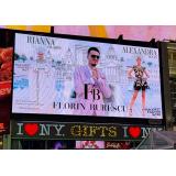 Designerul rom&acirc;n care cucerește America! Florin Burescu, pe ecranele gigant din Times Square 