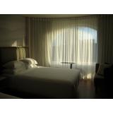 Psihologia luminii: cum influențează jaluzelele și draperiile starea de spirit &icirc;n locuință