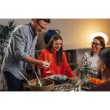 Reguli de etichetă la mesele festive, inspirate din protocoalele restaurantelor 