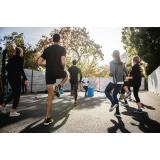 Stil urban și confort de zi cu zi: De ce aleg tot mai mulți bărbați treningul și adidașii &icirc;n outfiturile lor