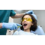 Tratamentul laser &icirc;n stomatologia pediatrică - ce afecțiuni dentare poate trata?