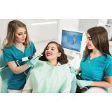 Z&acirc;mbetul tău merită mai mult: informații utile despre protezele dentare fixe și prețul lor