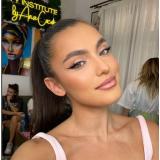 Alexia Eram nu vrea să preia afacerea familiei. Fiica Andreei Esca știe foarte bine ce vrea să facă 