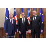 Antony Blinken, după 25 de ani din nou &icirc;n Rom&acirc;nia: Șeful diplomației a fost primit cu un moment muzical la Ateneu. Cum a reacționat