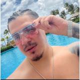 Bogdan de la Ploiești, săltat de mascați &icirc;n timpul unui concert. Reacția fanilor a fost incredibilă