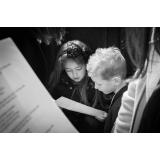 C&acirc;ntece pentru copii la joacă