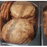 VIDEO Carne cu viermi v&acirc;ndută la un fast-food din Sectorul 2 al Capitalei