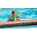 Ce să iei cu tine &icirc;ntr-o zi călduroasă de vară la piscină?