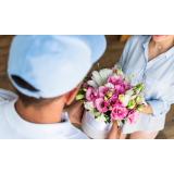 Comandă și livrare de flori online: O modalitate ușoară de a surprinde plăcut