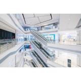 Un copil de 2 ani a căzut de la etajul unui mall din Arad. Care este starea micuțului