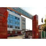 Un copil de 3 ani&nbsp;doarme pe podeaua salonului de la&nbsp;Grigore Alexandrescu, din cauza căldurii insuportabile. Manager: &Icirc;n saloane e o temperatură acceptabilă