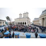 Credincioșii din Constanța s-au călcat &icirc;n picioare pentru a primi apa sfințită de Bobotează