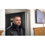 Culita Sterp, pus pe glume la ieșirea din sala de judecată. Atitudinea lui i-a scos din sărite pe fani