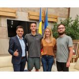 David Popovici, &icirc;nt&acirc;mpinat la revenirea &icirc;n țară cu promisiuni de ministrul Sportului. &bdquo;Merită un bazin performant&rdquo;