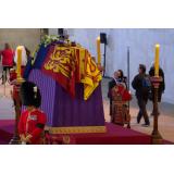 Detalii despre procesiunea funerară care &icirc;nsoțește sicriul Reginei Elisabeta a II-a 