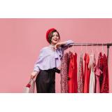 Eleganță și Stil: Ghidul Modă pentru Femei