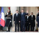 Emmanuel Macron a vorbit cu Volodimir Zelenski &icirc;naintea conferinței pentru Ucraina 