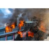 Incendiu violent la un depozit din Voluntari. Două clădiri sunt afectate