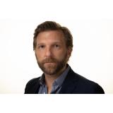 8 din 10 rom&acirc;ni iau decizia de a consuma suplimente alimentare &icirc;n urma recomandării medicului sau farmacistului, iar 5 din 10 se informează online