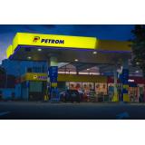 Guvernul se g&acirc;ndește să subvenţioneze din nou carburanţii, după ultimele scumpiri
