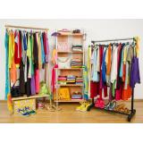 &Icirc;mbrăcămintea pe timp de caniculă. Care sunt cele mai potrivite haine pentru sezonul de vară