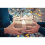 Idei de cadouri de Crăciun pentru persoana iubită