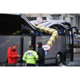 Imagini cu autocarul strivit &icirc;n Pasajul Unirii, &icirc;nainte de accident. Șoferul a schimbat banda și a &icirc;ncercat să intre &icirc;n tunel