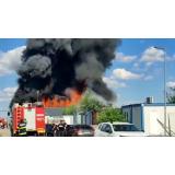 Incendiu la clădirea APACA, din București. La faţa locului acţionează 12 autospeciale de stingere