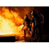 Incendiu de proporții la Piața 1 Decembrie din Capitală. Mai multe magazine au fost &icirc;nghițite de flăcări