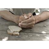 Rom&acirc;nii au ajuns să facă economie chiar și la m&acirc;ncare; inflația va continua. Ce s-a scumpit cel mai mult &icirc;n ultima perioadă 