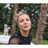 Lora, luată la rost de admiratori din cauza imaginilor provocatoare. Cum a reacționat artista: &bdquo;Niciodată o femeie mulțumită cu ea nu va ataca alte femei&rdquo;