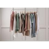 Minimalism &icirc;n modă: trucuri pentru a te &icirc;mbrăca simplu și elegant