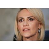 Gabriela Firea: &bdquo;Nicușor Dan a oprit plata ajutorului de căsătorie pentru familiile tinere&rdquo;