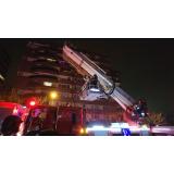 O constanțeancă, reținută de polițiști după ce și-a incendiat apartamentul făc&acirc;nd focul &icirc;n mijlocul suflageriei