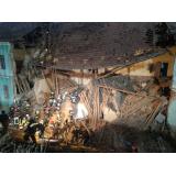 Peretele unui internat din Odorheiu Secuiesc s-a prăbușit. Un băiat a decedat, iar alte trei fete au fost scoase de sub dăr&acirc;mături