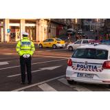 Mai asupriți dec&acirc;t prevede legea. Polițiștii din Bacău vor spor pentru stat pe scaun și febră musculară la degete din cauza tastaturii  