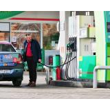 Surpriză la pompă: Prețul bezinei a cobor&acirc;t sub 8 lei. Şoferii cu maşini pe motorină nu sunt la fel de norocoşi