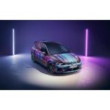 Primele imagini oficiale cu Volkswagen Golf GTI facelift: butoane fizice pe volan și tehnologie ChatGPT