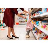 Femeile &icirc;nsărcinate și părinții cu copii sub 5 ani vor avea prioritate la caserii și ghișee